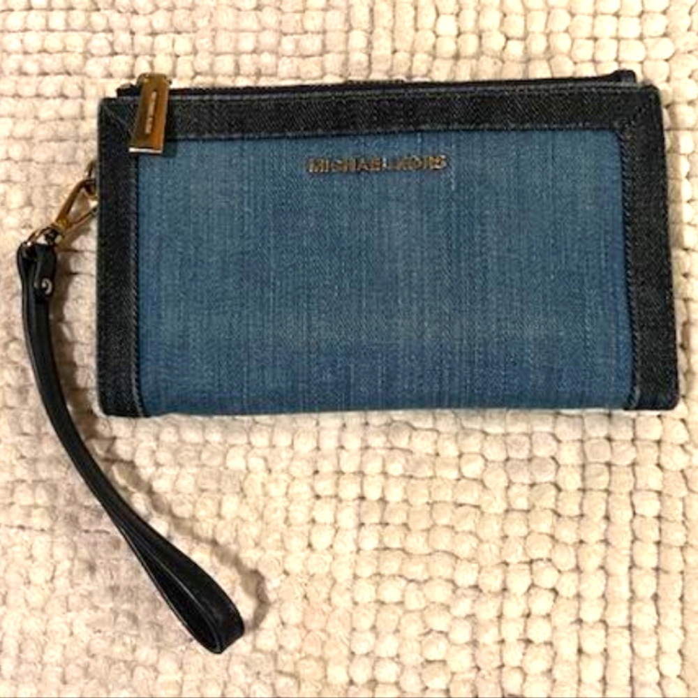 Michael Kors wristlet/wallet